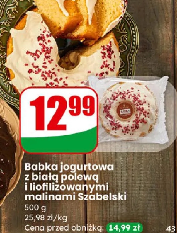 babka jogurtowa z białą polewą i liofilizowanymi malinami