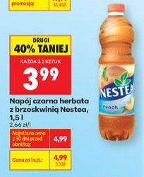 napój czarna herbata z brzoskwinią